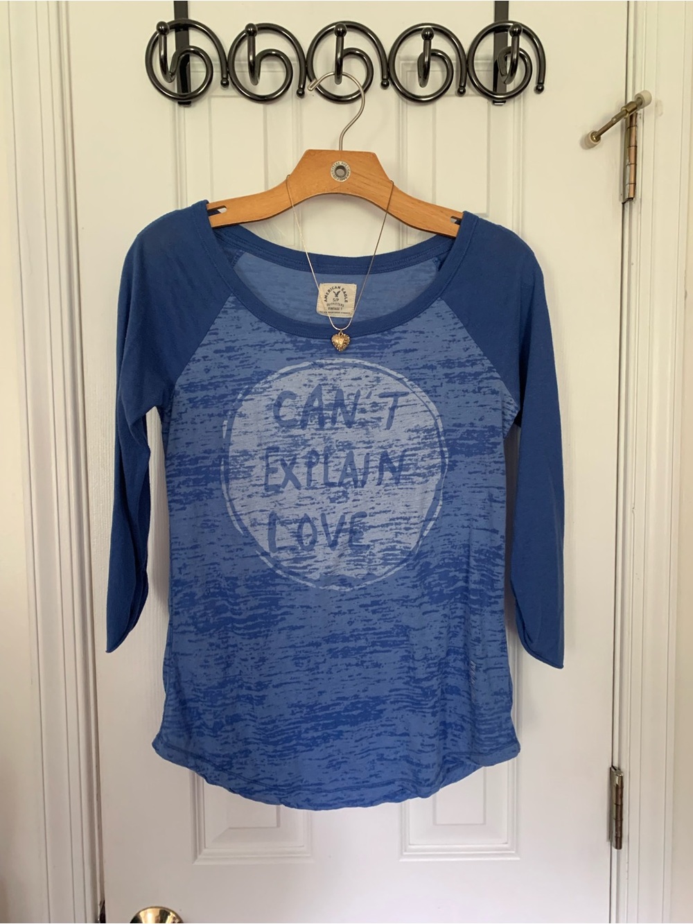 Y2K AEO Blue Burnout “Can’t Explain Love” Vintage T Baseball Tee